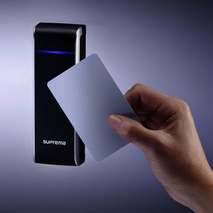 Xpass Lector de Tarjetas RFID IP65 PoE (13.56MHZ MIFARE / DESFIRE) Uso con BioStar2