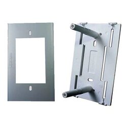 Tapa universal INKA y soporte de PVC auto extinguible y aluminio (8181-80002)