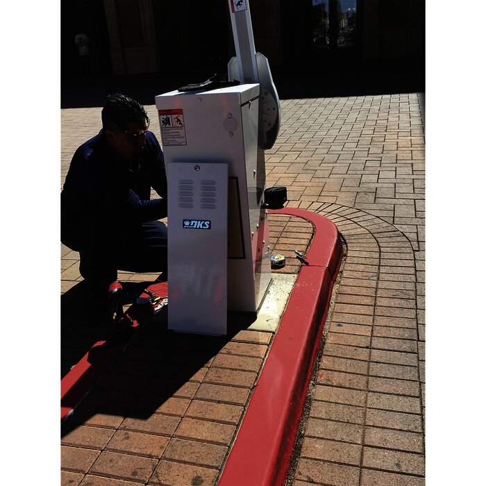 Barrera Vehicular / Uso Intensivo Continuo / Compatible con Mástil de hasta 14 ft / 4.26 m (No incluido) / Bajo mantenimiento / Garantia 5 años