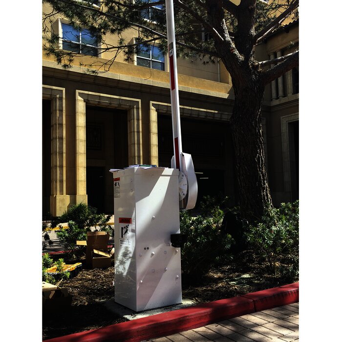 Barrera Vehicular / Uso Intensivo Continuo / Compatible con Mástil de hasta 14 ft / 4.26 m (No incluido) / Bajo mantenimiento / Garantia 5 años