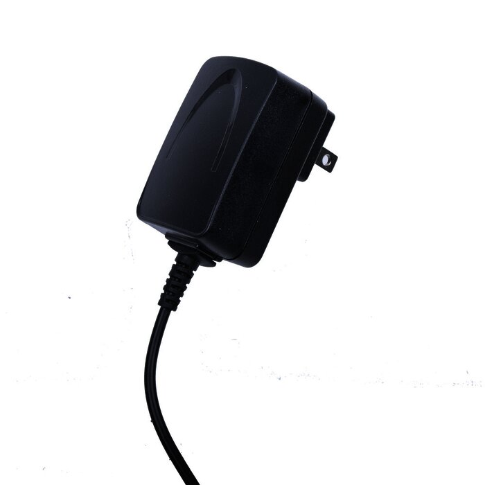 Cargador USB profesional de 5vcd, 2.5 A Para Smartphones, Tablets y Radio PKT-03 ; Voltaje de entrada de 100-240 Vca