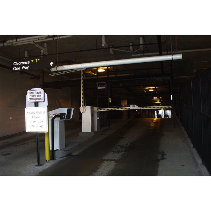 Barrera Vehicular / Uso Intensivo Continuo / Compatible con Mástil de hasta 14 ft / 4.26 m (No incluido) / Bajo mantenimiento / Garantia 5 años